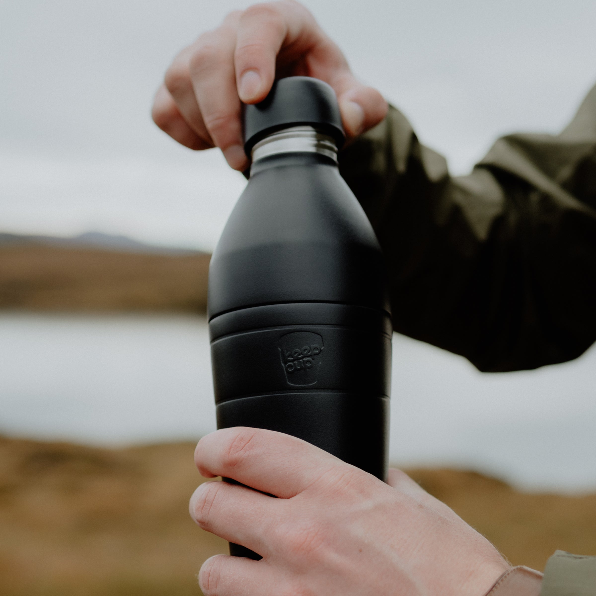 Helix Bottle - L 22oz | Black